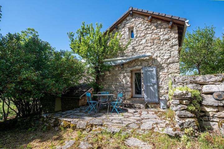 Gîte pour 6 personnes, avec Terrasse ainsi que Jardin et Vue à Mas-Saint-Chély