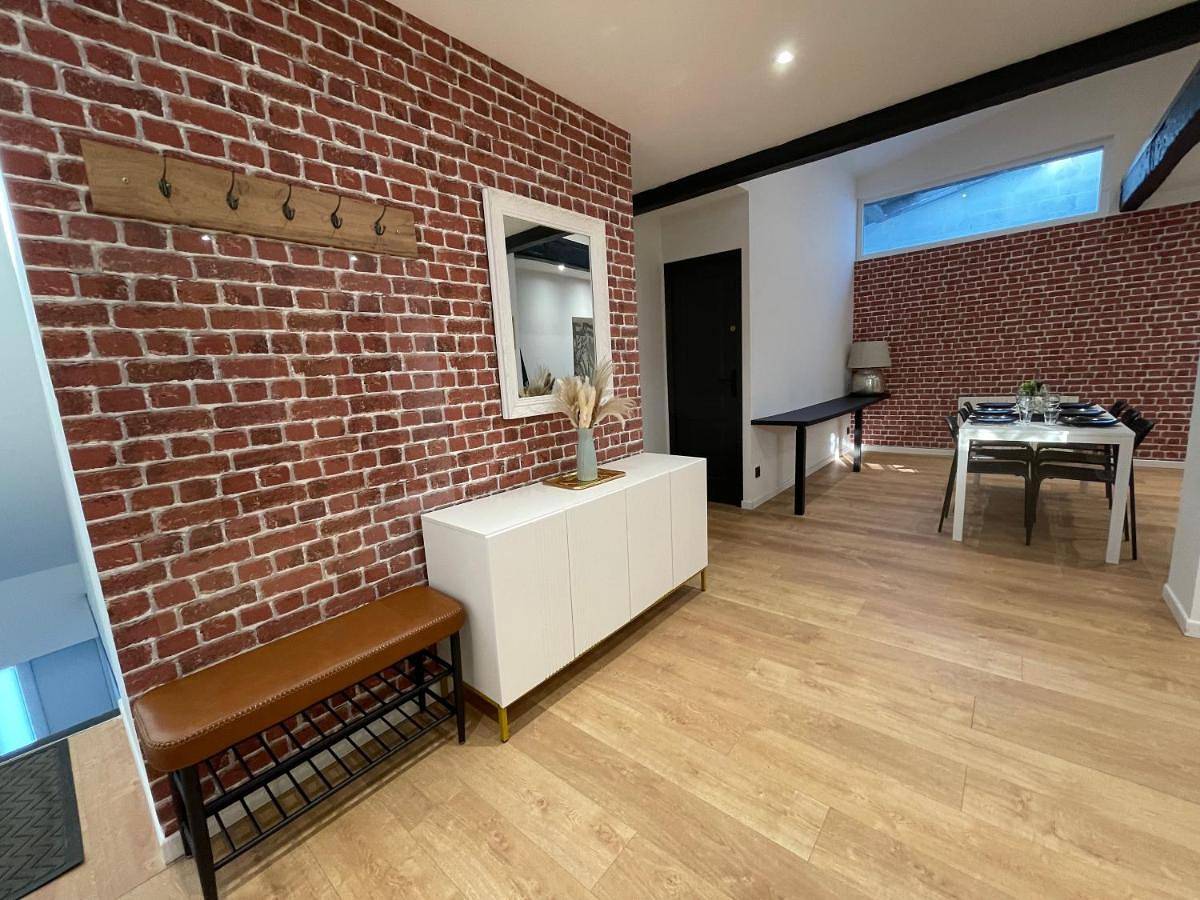 Appartement entier, Three-Bedroom Apartment in Lens, Région de Lens