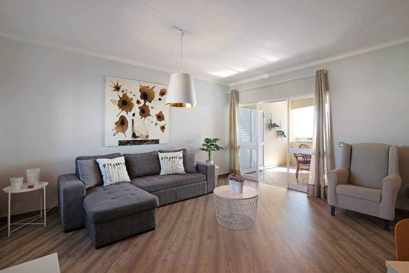 Ganze Wohnung, Ferienwohnung "Palmeira Galé" mit Meerblick, Wlan, Balkon & Gemeinschaftspool in Guia, Faro Distrikt