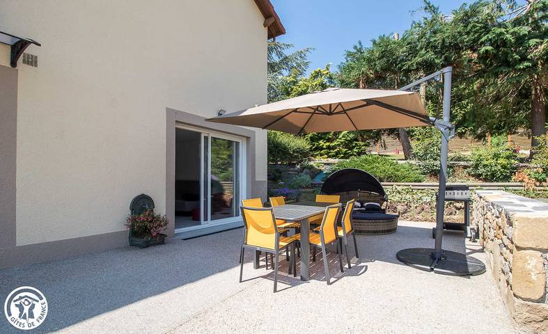 Gîte pour 4 personnes, avec Terrasse ainsi que Jardin et Vue à Aydat