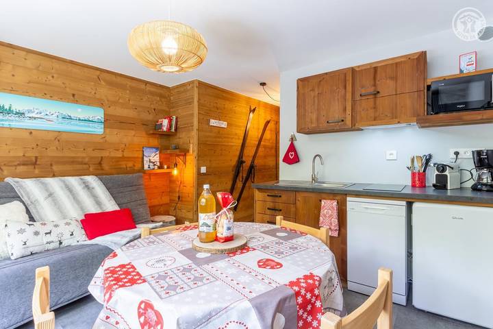 Gîte pour 4 personnes, avec piscine dans La Féclaz - 2