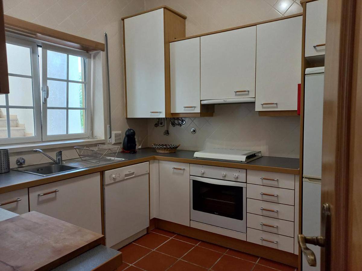Apartamento inteiro, Three-Bedroom Apartment in Amoreira, Leiria distrito