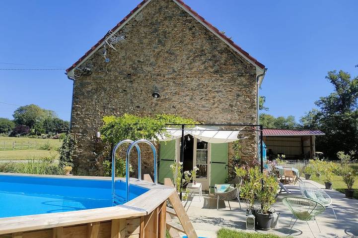 Location de vacances pour 7 personnes, avec terrasse et jardin à Vareilles