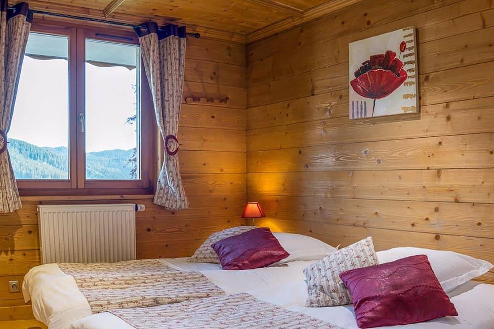 Chalet Grand Standing Avec Piscine Interieure Chauffee Entierement Renovee in Lac de Gérardmer, Gérardmer