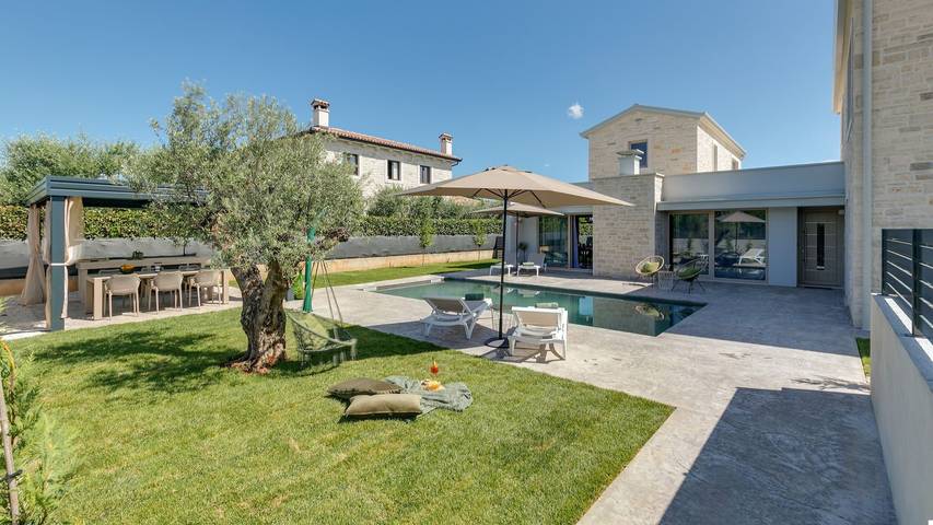 Ferienhaus für 6 Personen, mit Balkon/Terrasse und Garten sowie Pool und Sauna in Nova Vas - 2