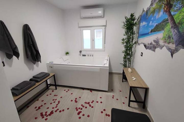 Gîte pour 4 personnes, avec Jacuzzi ainsi que Terrasse et Jardin à Calatayud