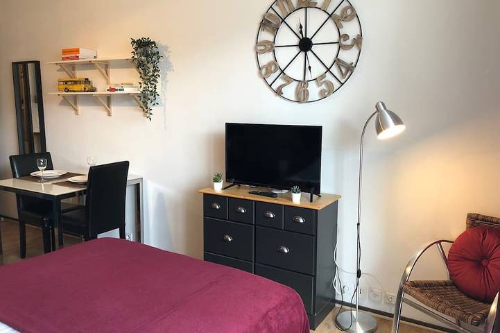 Appartement entier, Studio avec balcon & parking gratuit in Tours, Région de Tours