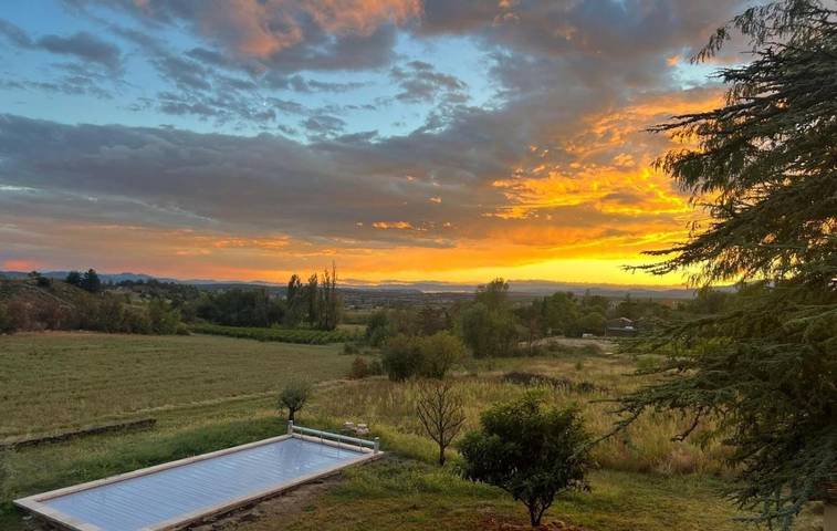 Location de vacances pour 15 personnes, avec vue ainsi que piscine et terrasse, animaux acceptés à Lussas - 2