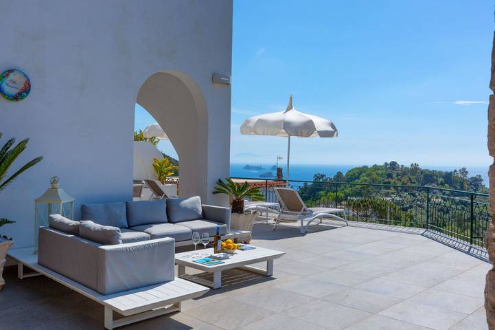 Villa per 10 persone, con giardino e idromassaggio nonché balcone a Nerano