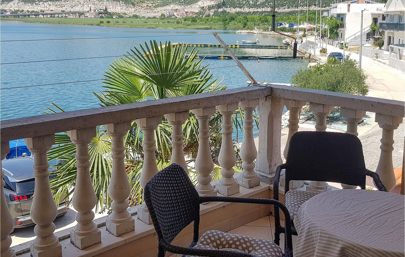 Ganze Ferienwohnung, Apartment mit Meerblick, Terrasse und Parkplatz in der Nähe der Neretva in Rogotin, Dubrovnik-Neretva