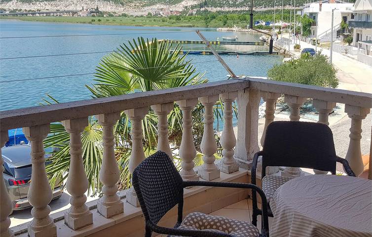 Ganze Ferienwohnung, Apartment mit Meerblick, Terrasse und Parkplatz in der Nähe der Neretva in Rogotin, Dubrovnik-Neretva