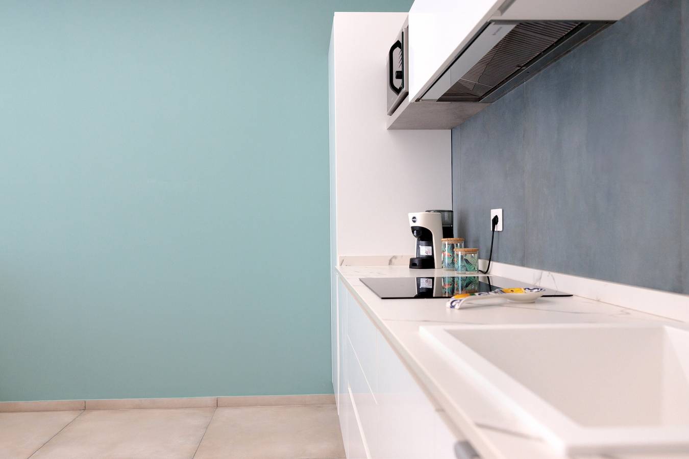 Appartamento intero, Appartamento 'Athena' con piscina condivisa, Wi-Fi e aria condizionata in Fontane Bianche, Cassibile