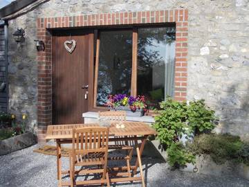 Gîte pour 2 personnes, avec jardin dans Foy-Notre-Dame