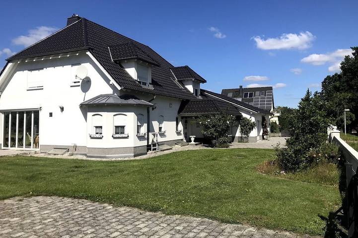 Ferienwohnung für 3 Personen, mit Balkon und Garten in Neuzelle