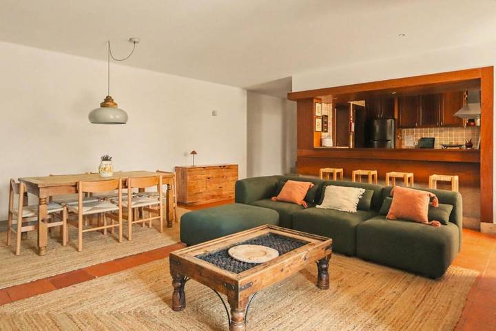 Location de vacances pour 8 personnes, avec terrasse et vue ainsi que jardin et piscine, animaux acceptés dans Santa Marinha do Zêzere - 2