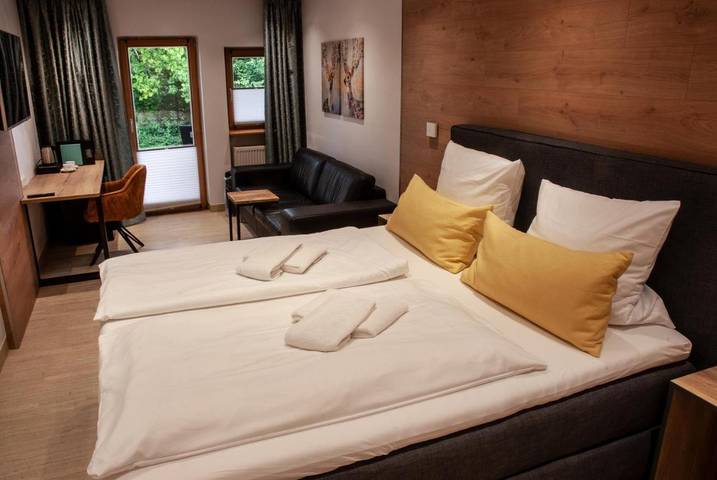 Hotel für 3 Personen, mit Balkon und Terrasse sowie Garten und Pool in Neukirchen (Niederbayern) - 4