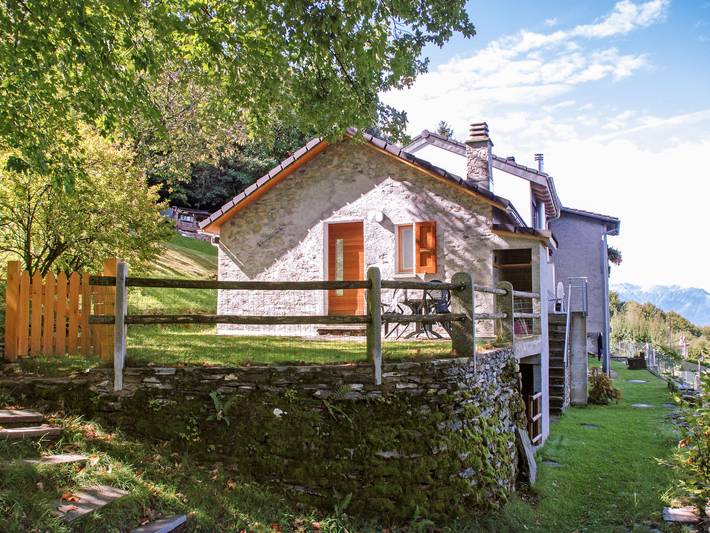 Ferienhaus für 2 Personen, mit Garten und Ausblick im Ticino