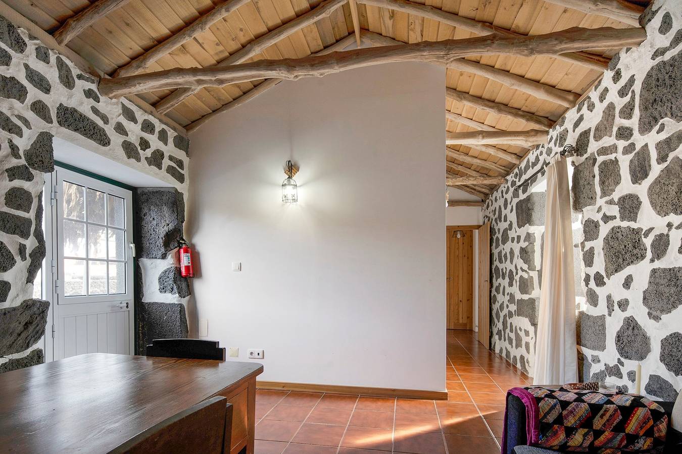 Maison de vacances 'Adega Maciel' avec vue sur la mer, terrasse privée et Wi-Fi in Santa Luzia (Azores), Pico (Açores)