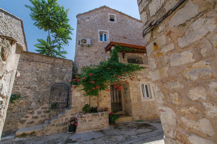 Location de vacances pour 4 personnes, avec vue et terrasse à Jelsa - 2
