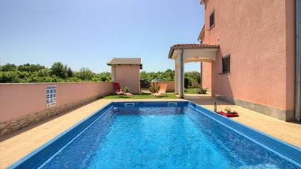 Villa für 6 Personen, mit Pool und Garten, mit Haustier in Medulin