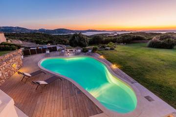 Villa pour 8 personnes, avec terrasse et jardin dans Costa Smeralda