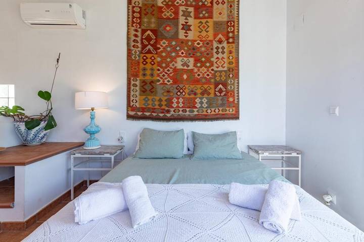 Casa rural para 3 personas, con vistas además de piscina y jardín, Se admiten mascotas en Parc Natural de la Serra d'Espadà - 2