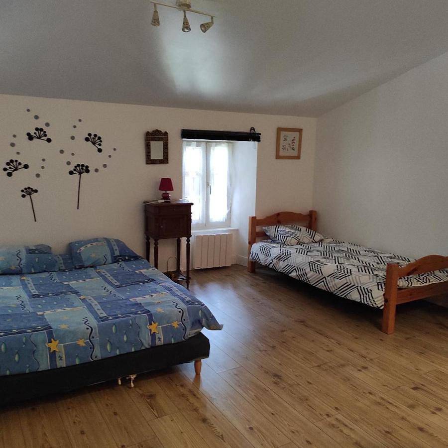 Quadruple Room with Bathroom in Montrol-Sénard, Région de Bellac