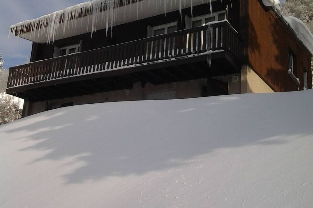 Grand chalet au pied des pistes in Le Lioran, Laveissière