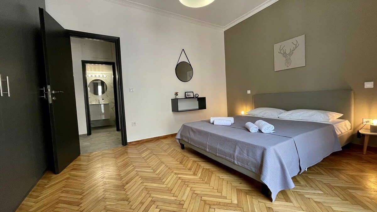 Ganze Wohnung, Ferienwohnung für 4 Personen mit Balkon/Terrasse in Zentral-Athen, Athen