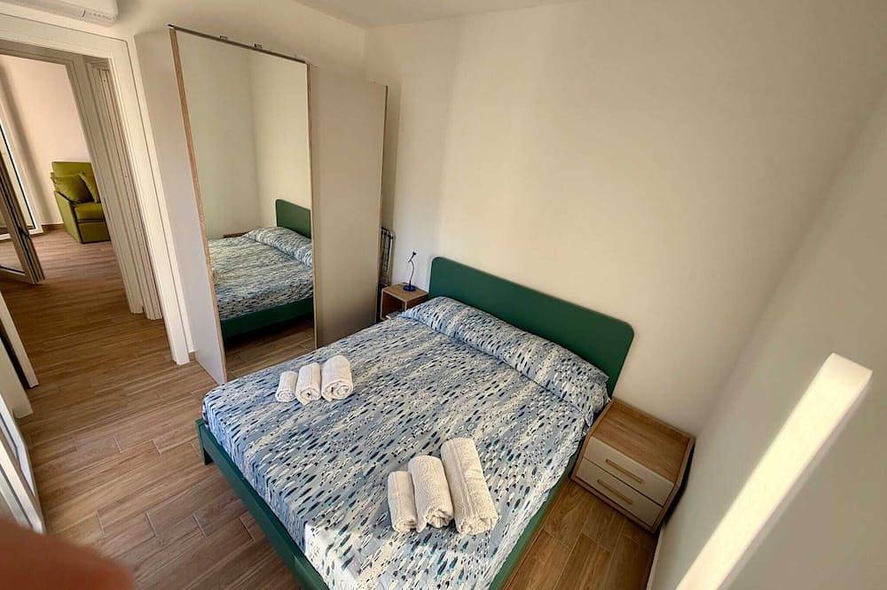 Apartamento entero, Brolo (Me), beachfront apartment with private parking. in Brolo, Provincia de Messina