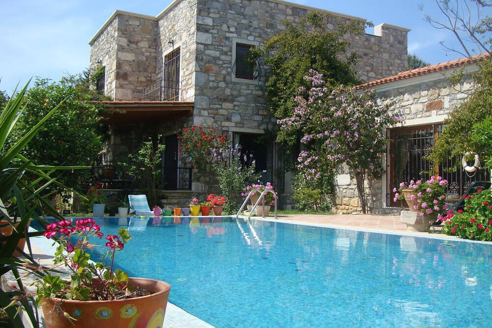 Spacious 5-Br villa in charming Bodrum Bitez with Private Pool - Metis Holiday in Bodrum, Türkische Ägäis
