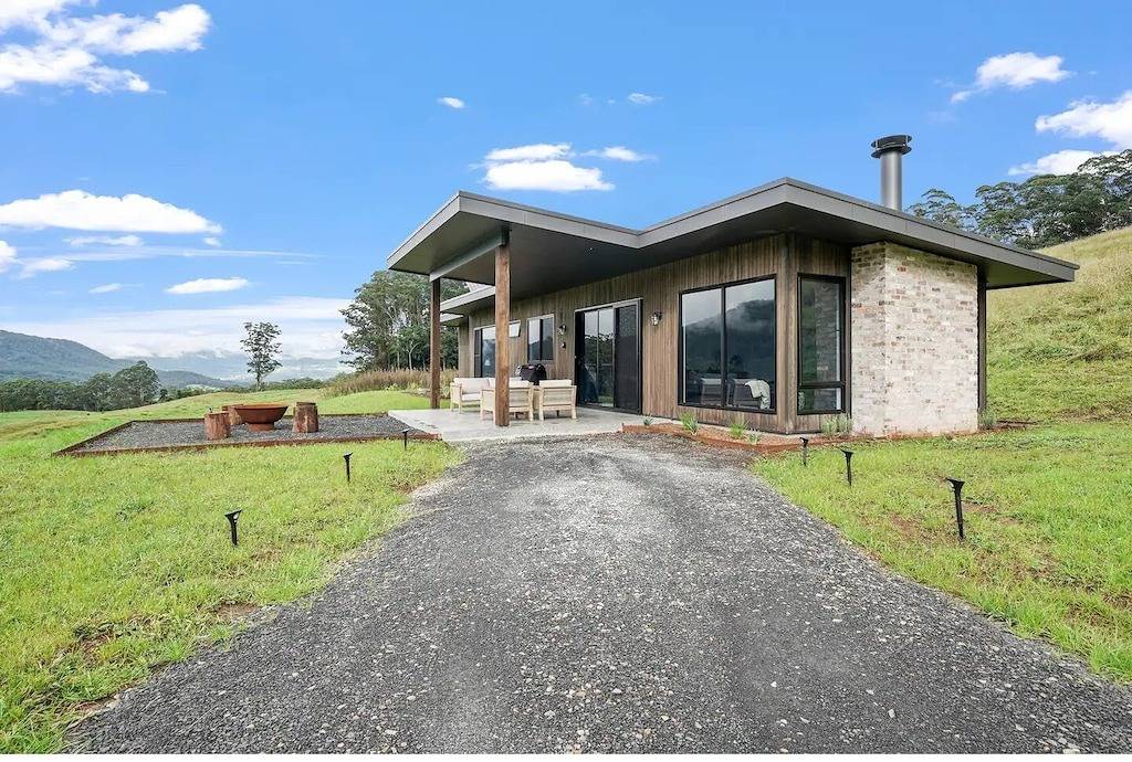 Ecoluxe Villa on 146 acres in Kangaroo Valley - breathtaking views,wild swimming in Barrengarry, New South Wales