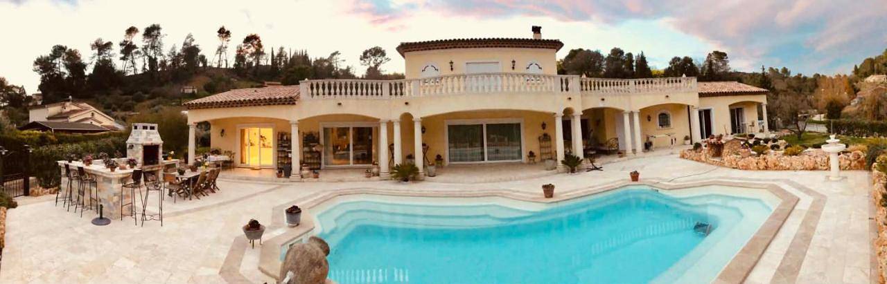 Location de vacances pour 2 personnes, avec vue ainsi que jardin et piscine à Pégomas - 2