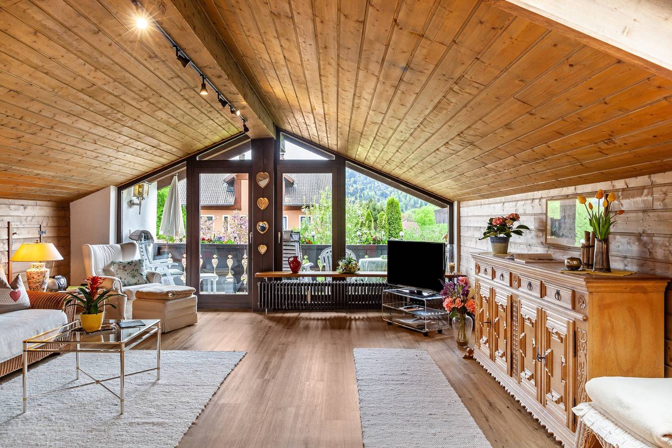 Ganze Wohnung, Ferienwohnung 'Aurikel' mit Bergblick, Balkon und Wlan in Garmisch-Partenkirchen, Bayerische Alpen