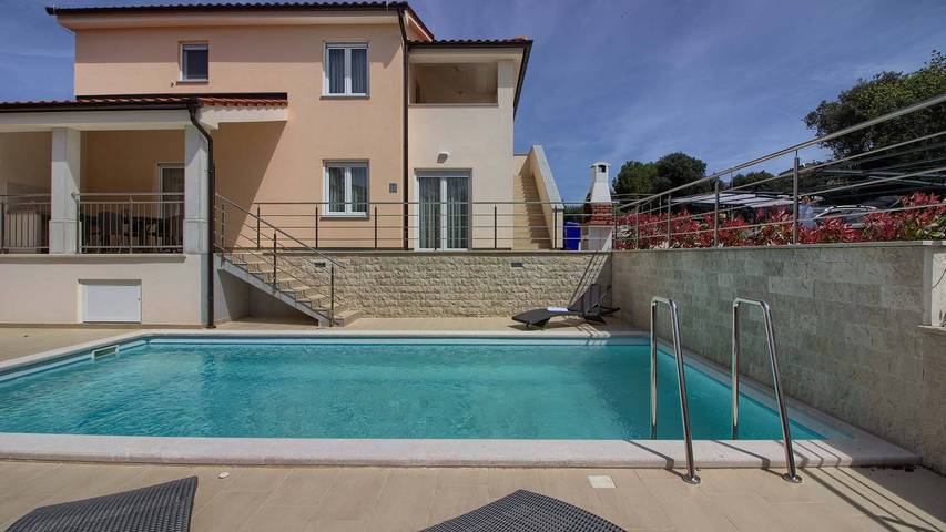 Villa für 10 Personen mit Garten in Banjole, Südküste Istrien