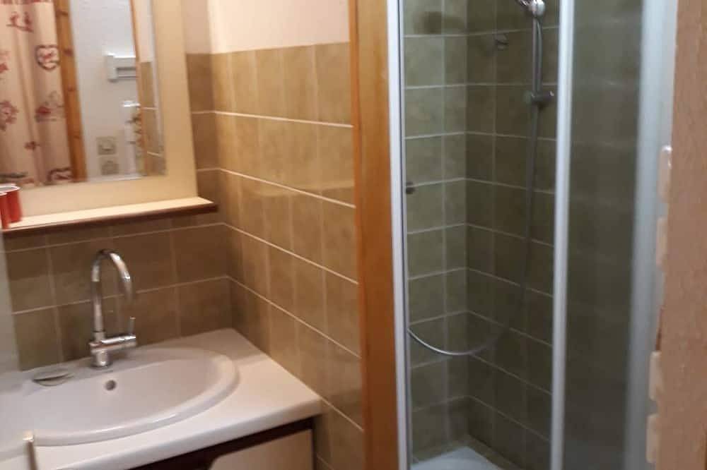 Entire apartment, Metabief - Neighborhood Beausoleil - Front des Pistes building 4-person apartment in Mouthe-Lac et Mont d’Or, Doubs