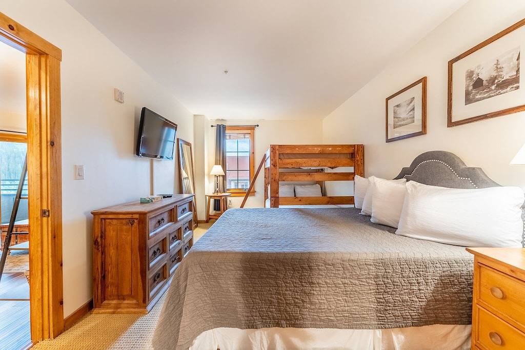 Ganze Wohnung, Overlooks Keystone Base Area, Short Walk to Lifts; Private Balcony with Views in Arapahoe Basin