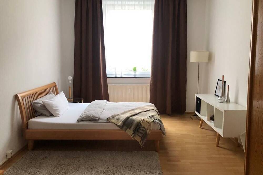 Ganze Wohnung, 4 Schlafzimmer, Küche, großer Wohnbereich,  zentral,  barrierefrei, mit Service in Pforzheim, Nordschwarzwald