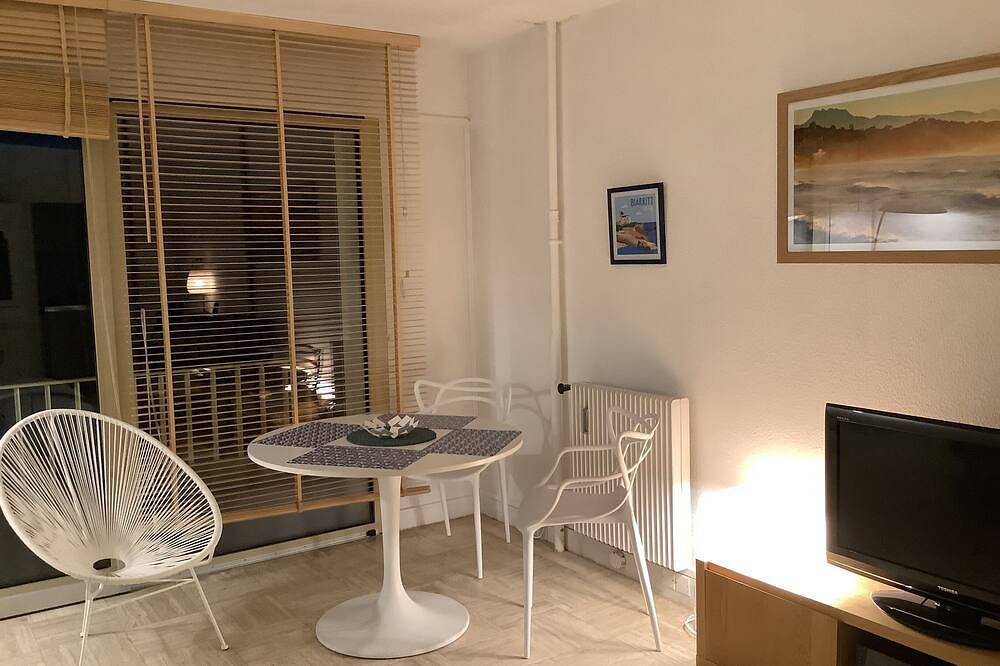 Appartamento intero, Grandangolo sull'oceano, linea frontale Studio di fronte alla Côte des Basques. in Biarritz, Bayonne e dintorni