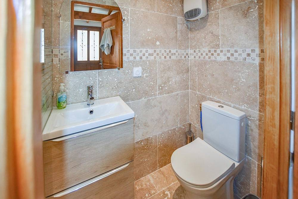 Nice home in Monteux with Wifi in Monteux, Vaucluse