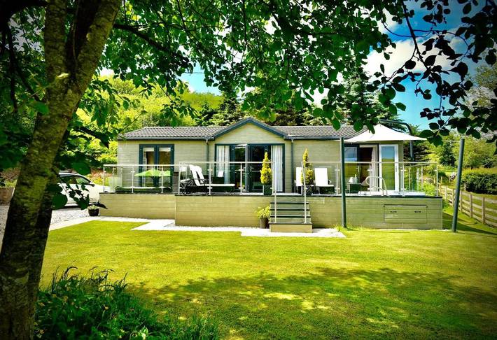 Cottage for 4 people, with Terrace and Hot tub as well as Garden and View in North-Wales