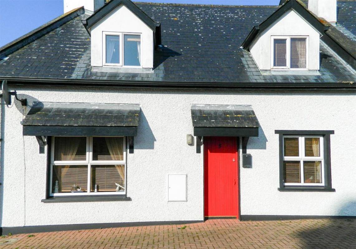 Castle Cottage By The Beach in Inishowen, County Donegal