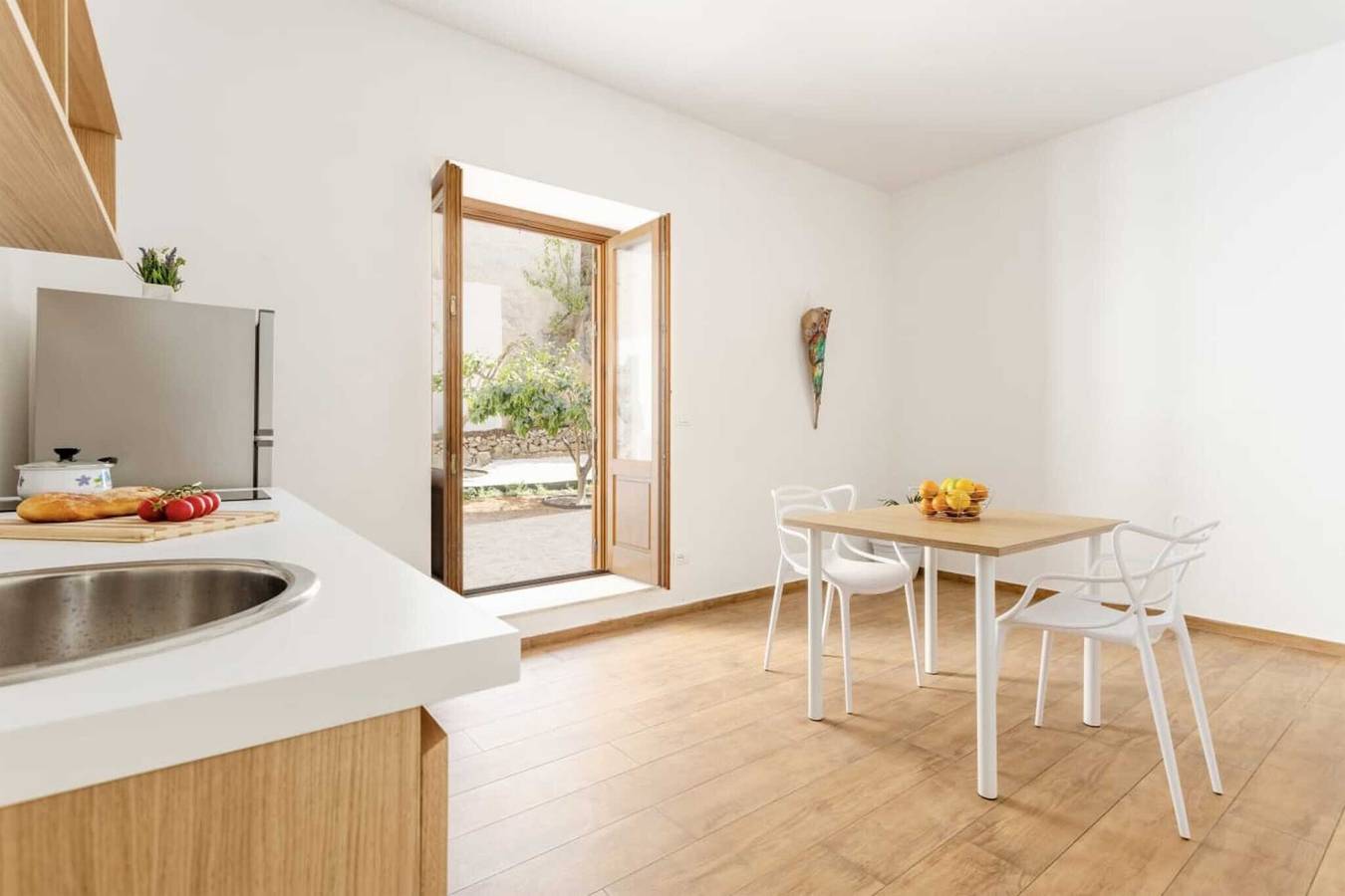 Appartamento intero, Appartamento 'Travel Rooms-Arenella Piano Terra 1' con vista sulle montagne e aria condizionata in Palermo, Provincia di Palermo