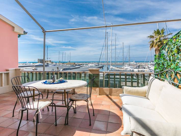 Ferienwohnung für 5 Personen, mit Terrasse und Garten sowie Ausblick