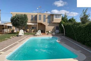 Gîte pour 11 personnes, avec jacuzzi et piscine à Saragosse