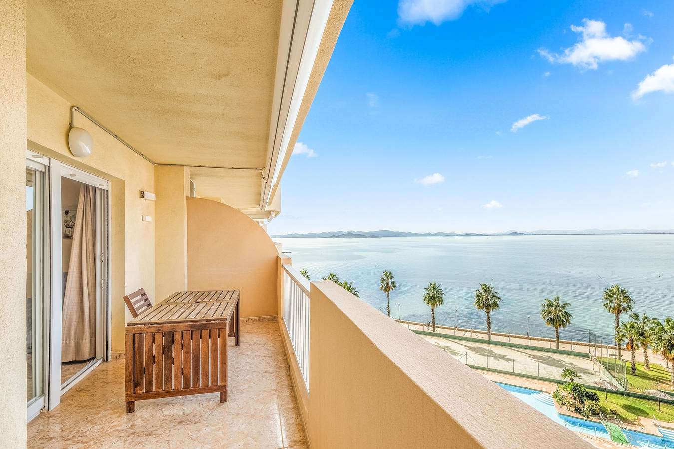 Apartamento entero, Apartamento 'Puerto Playa' con vistas al mar, piscina compartida y Wi-Fi in Los Miradores del Puerto, San Javier