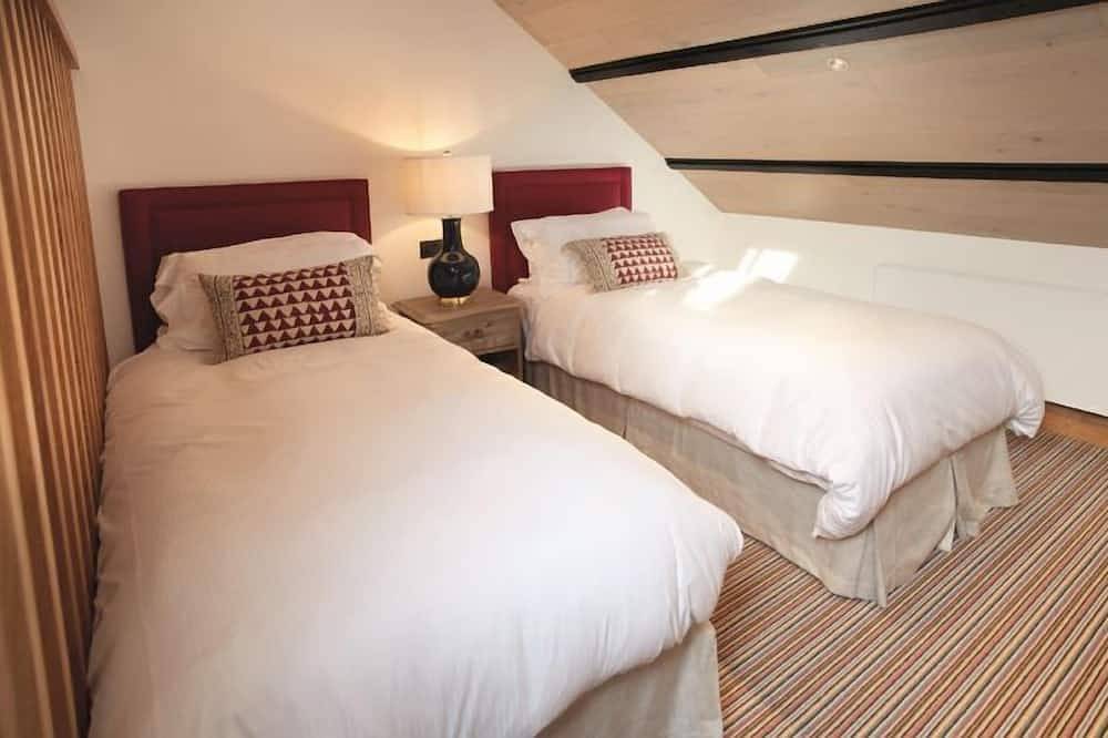 Situated on the Burghley Estate, The Dairy offers luxury accommodation for up to 20 guests in stunni in Peterborough