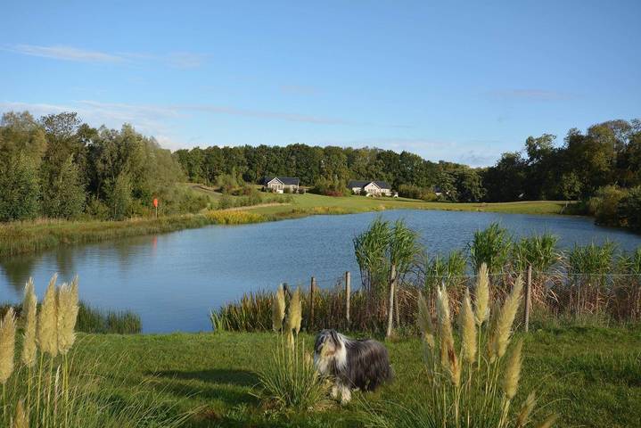Vacation rental for 2 people, with Terrace and Lake view as well as View in Essex