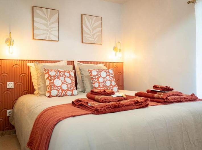 Location de vacances pour 2 personnes, avec Jacuzzi ainsi que Terrasse et Jardin à Moulle