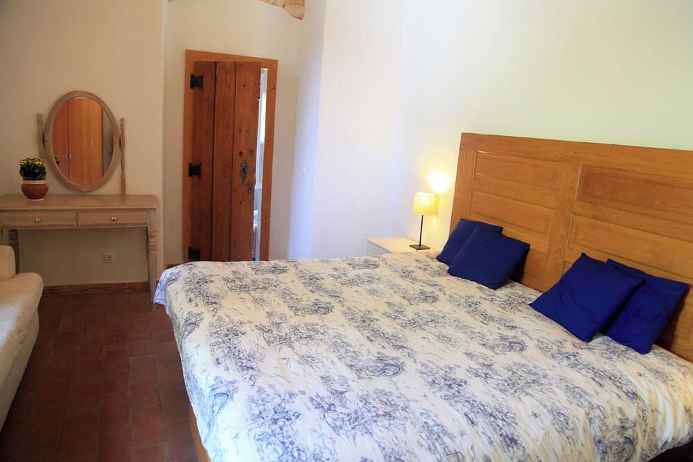 Quinta de Sta  Teresinha , maison de vacances pour les Nature Lovers !le relax ! in Estômbar, Lagoa